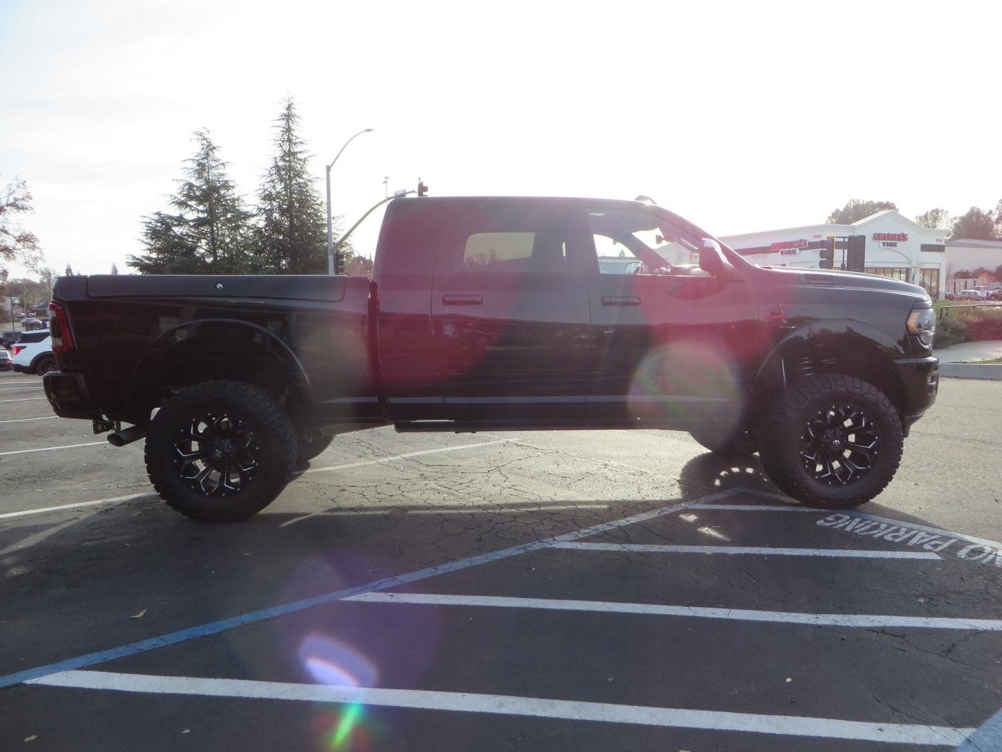 2020 BLACK /BLACK RAM 3500 Limited Mega Cab (3C63R3PLXLG) with an 6.7L I6 HO Turbo Diesel engine, Aisin 6-speed Automatic Transmission transmission, located at 2630 Grass Valley Highway, Auburn, CA, 95603, (530) 508-5100, 38.937893, -121.095482 - Photo#3